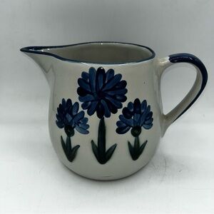 Louisville Stoneware Pottery Bachelor Button Pitcher Jug 72 oz. Blue Flower 6.5"